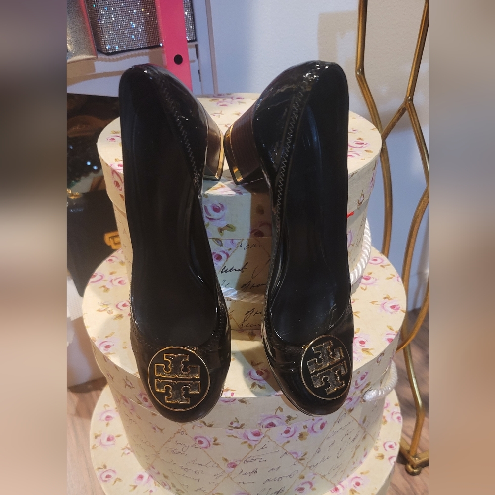 Tory Burch Black Patent Gold heel shoe.